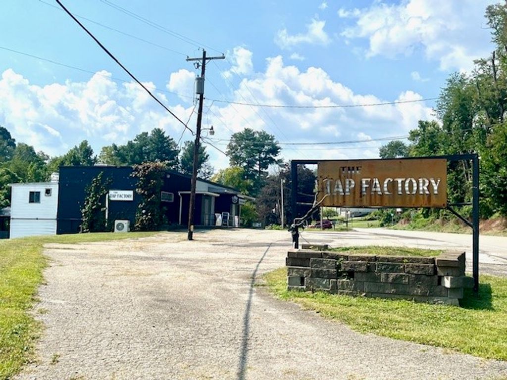 164 Coyle Curtain Rd, Monongahela, PA 15063