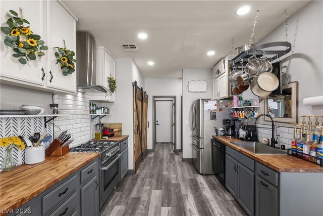 7066 Shimmering Avenue, Henderson, NV 89011