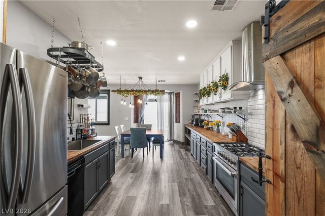 7066 Shimmering Avenue, Henderson, NV 89011