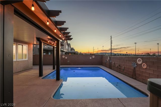 7066 Shimmering Avenue, Henderson, NV 89011