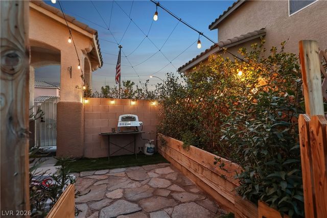 7066 Shimmering Avenue, Henderson, NV 89011