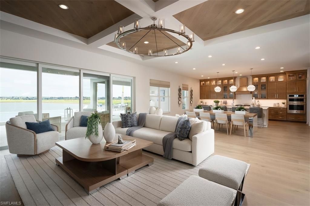 8762 Driftwood DR, Naples, FL 34114