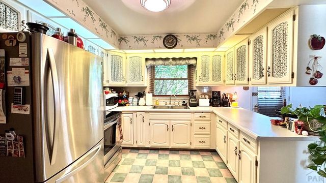 1809 Garwood Dr, Pueblo, CO 81005