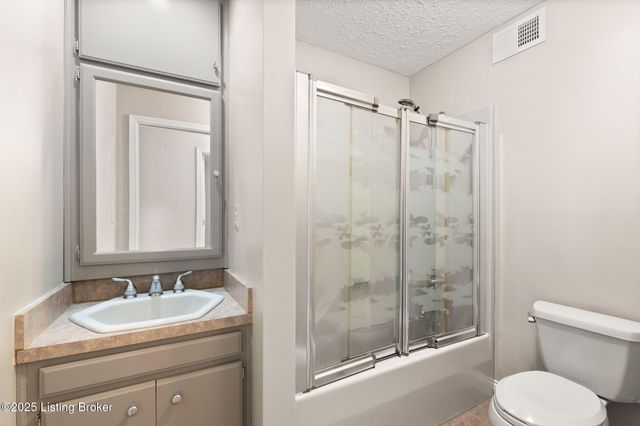 708 Victoria Ct, New Albany, IN 47150