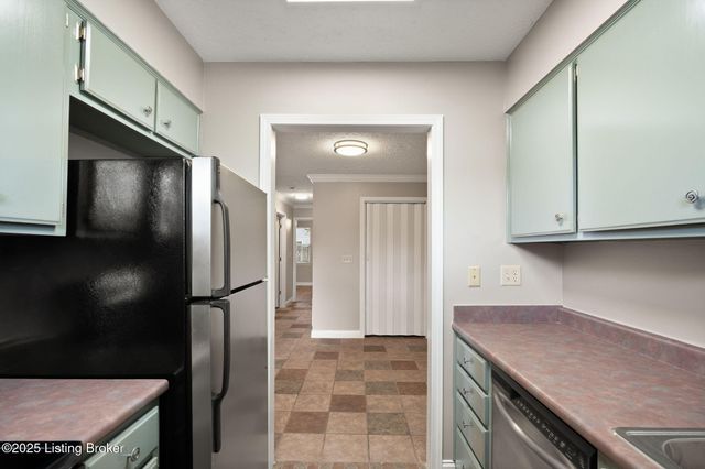 708 Victoria Ct, New Albany, IN 47150