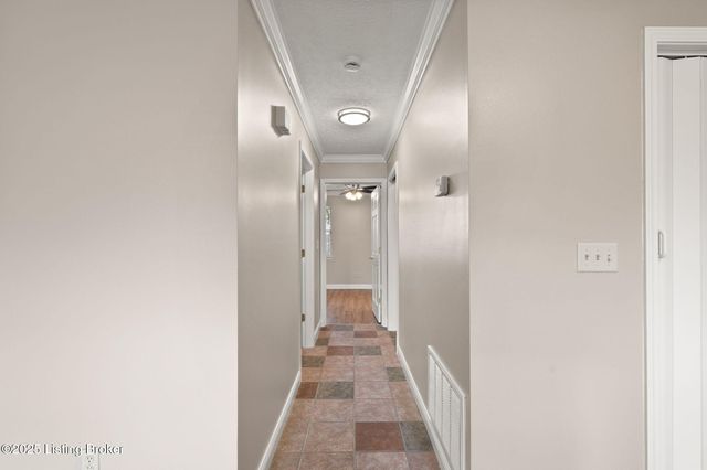 708 Victoria Ct, New Albany, IN 47150