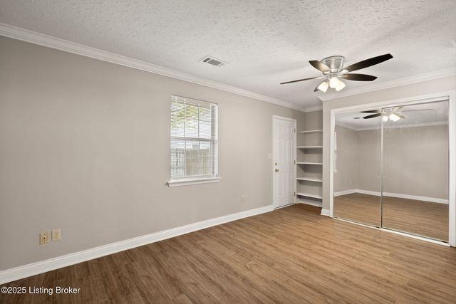 708 Victoria Ct, New Albany, IN 47150