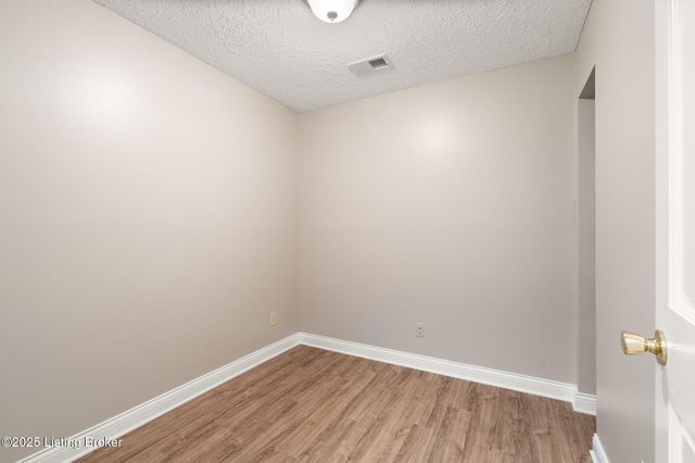 708 Victoria Ct, New Albany, IN 47150