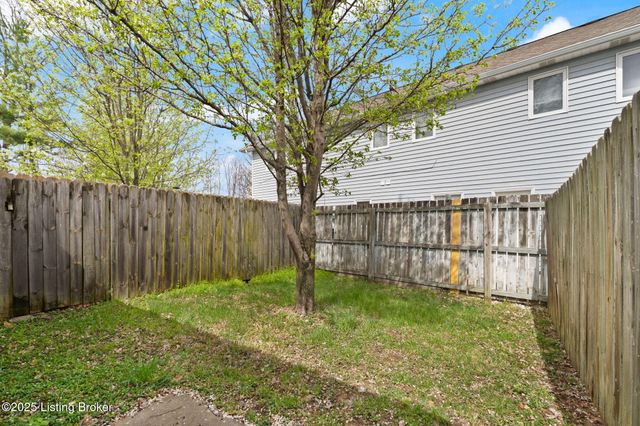 708 Victoria Ct, New Albany, IN 47150