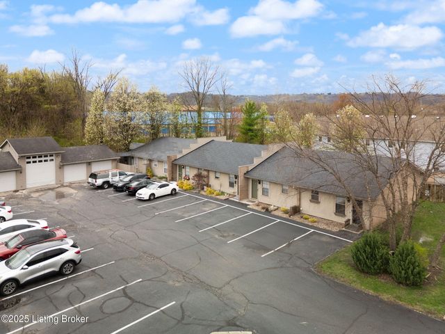 708 Victoria Ct, New Albany, IN 47150