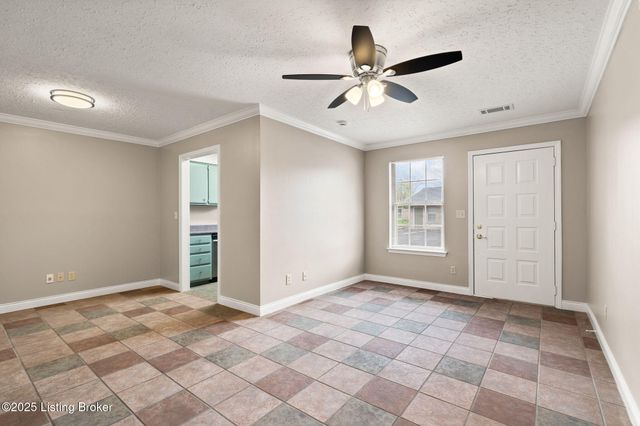 708 Victoria Ct, New Albany, IN 47150