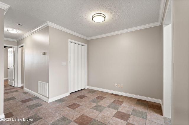 708 Victoria Ct, New Albany, IN 47150