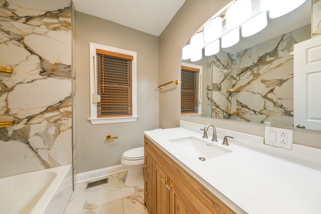 7612 S Honore Street, Chicago, IL 60620