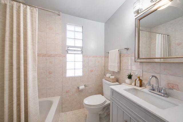 7612 S Honore Street, Chicago, IL 60620