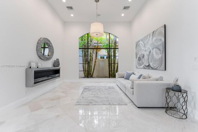 17937 Villa Club Way, Boca Raton, FL 33496