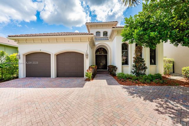17937 Villa Club Way, Boca Raton, FL 33496