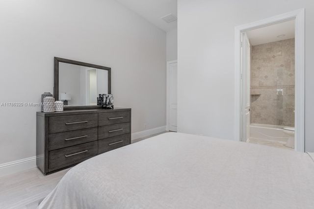 17937 Villa Club Way, Boca Raton, FL 33496