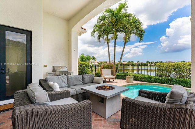 17937 Villa Club Way, Boca Raton, FL 33496