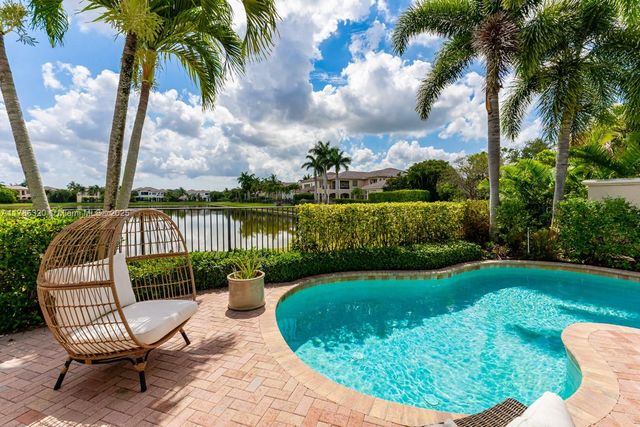 17937 Villa Club Way, Boca Raton, FL 33496