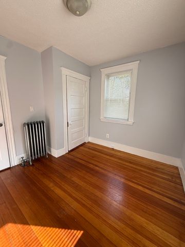 72 Lowell 2, Peabody, MA 01960