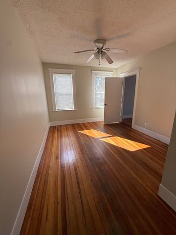 72 Lowell 2, Peabody, MA 01960
