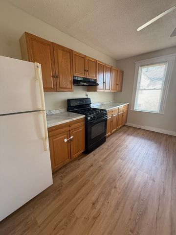 72 Lowell 2, Peabody, MA 01960