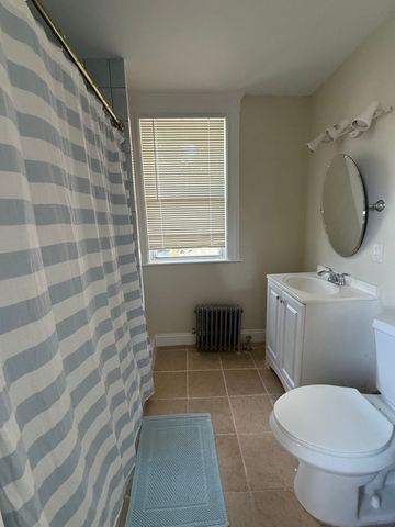 72 Lowell 2, Peabody, MA 01960