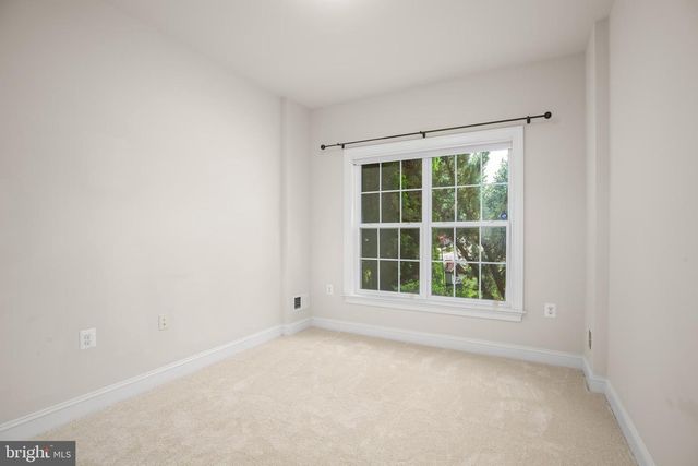 163 CASTLE HILL DR, Fredericksburg, VA 22406