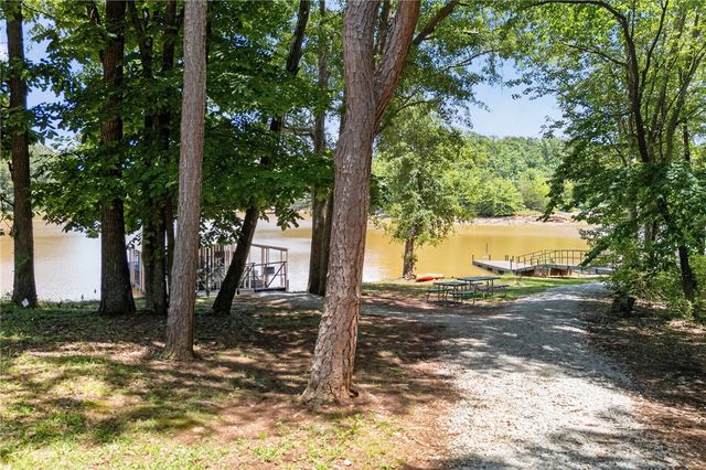 106 Moonlight Drive, Fair Play, SC 29643