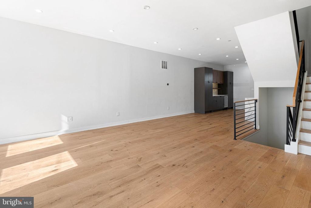2042 TRENTON AVE, PHILADELPHIA, PA 19125 — photo 2