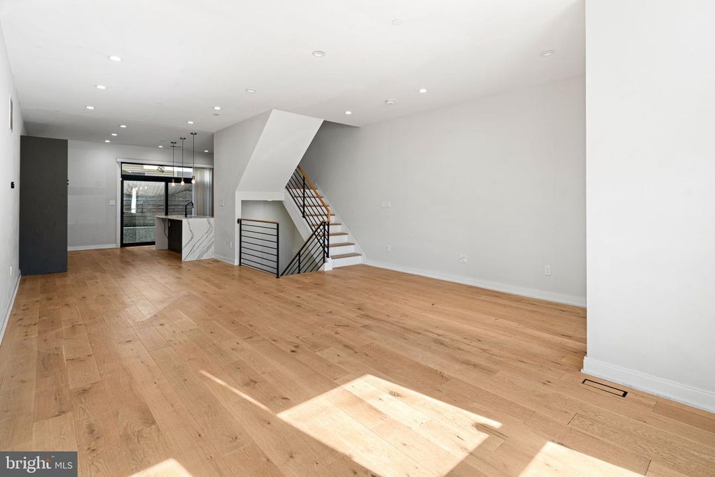 2042 TRENTON AVE, PHILADELPHIA, PA 19125 — photo 3