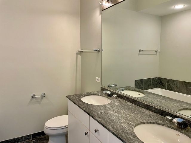 310 N Clinton Street K, Chicago, IL 60661