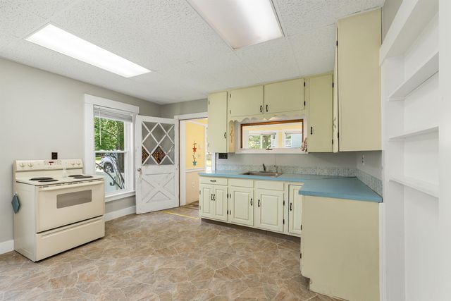 37 Merrill Street, Plymouth, NH 03264