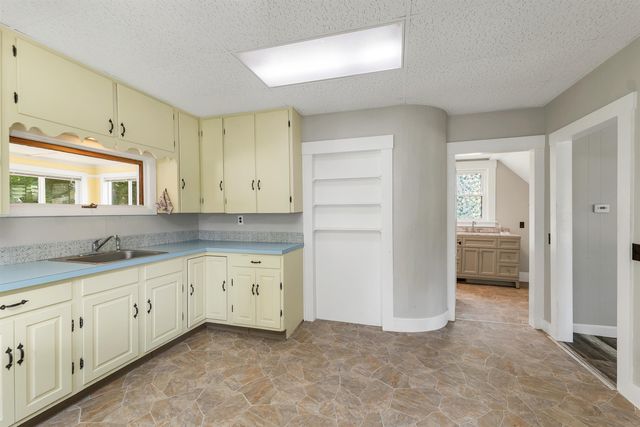 37 Merrill Street, Plymouth, NH 03264
