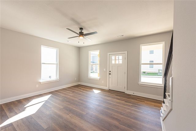 1026 S Laramie Heights, Fayetteville, AR 72704