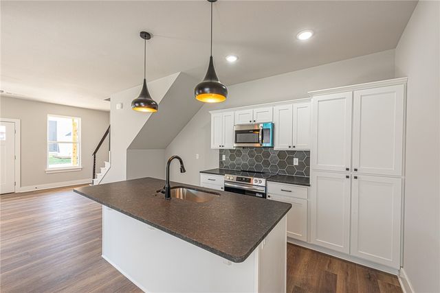 1026 S Laramie Heights, Fayetteville, AR 72704