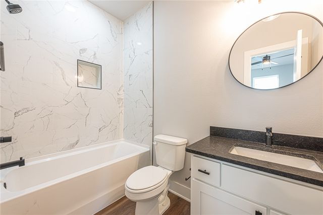 1026 S Laramie Heights, Fayetteville, AR 72704