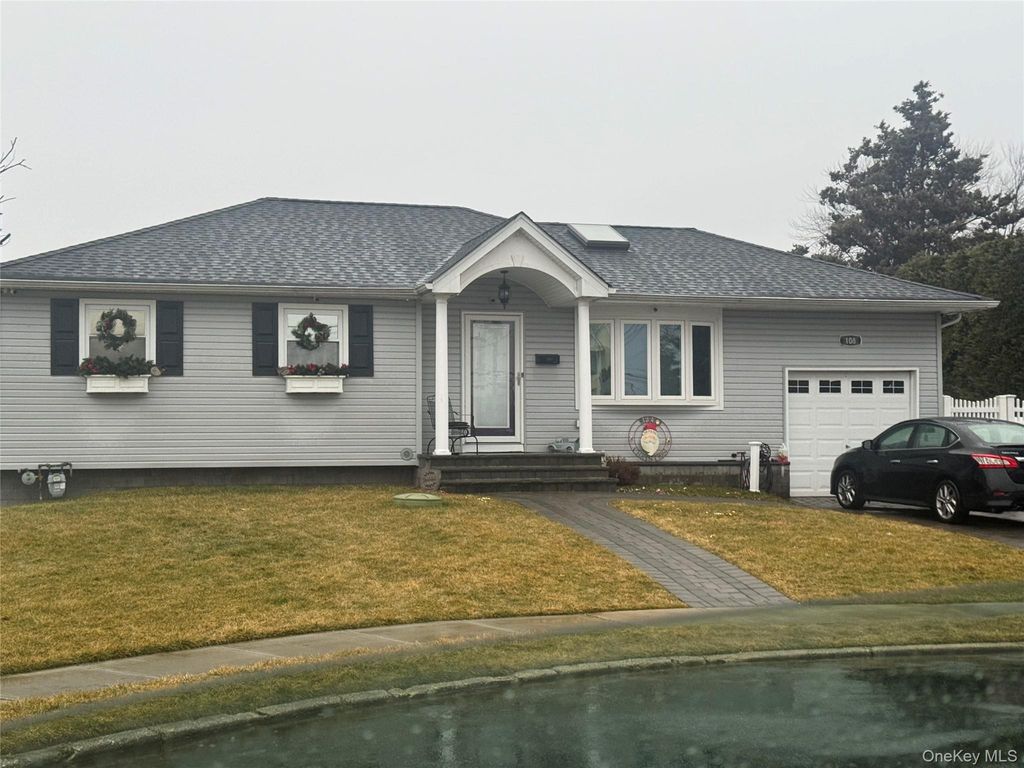 108 Forsythia Lane, North Babylon, NY 11703