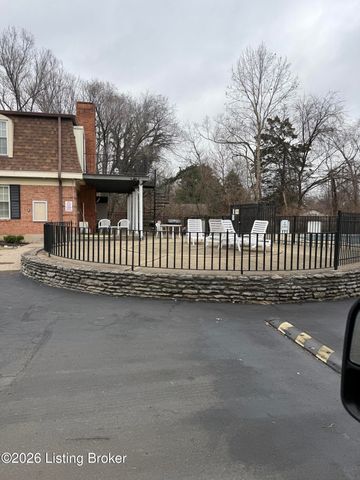 303 Chanel Ct Ct APT 7, Louisville, KY 40218