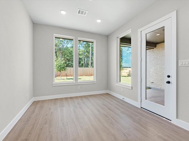 7066 North Lake Clopton Drive, Montgomery, TX 77316