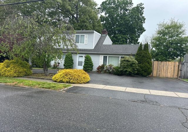 22 William Street, Copiague, NY 11726