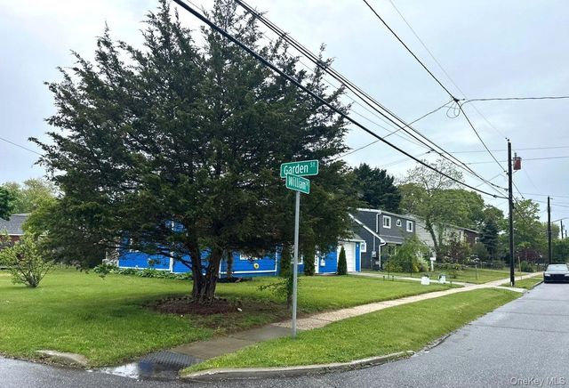 22 William Street, Copiague, NY 11726
