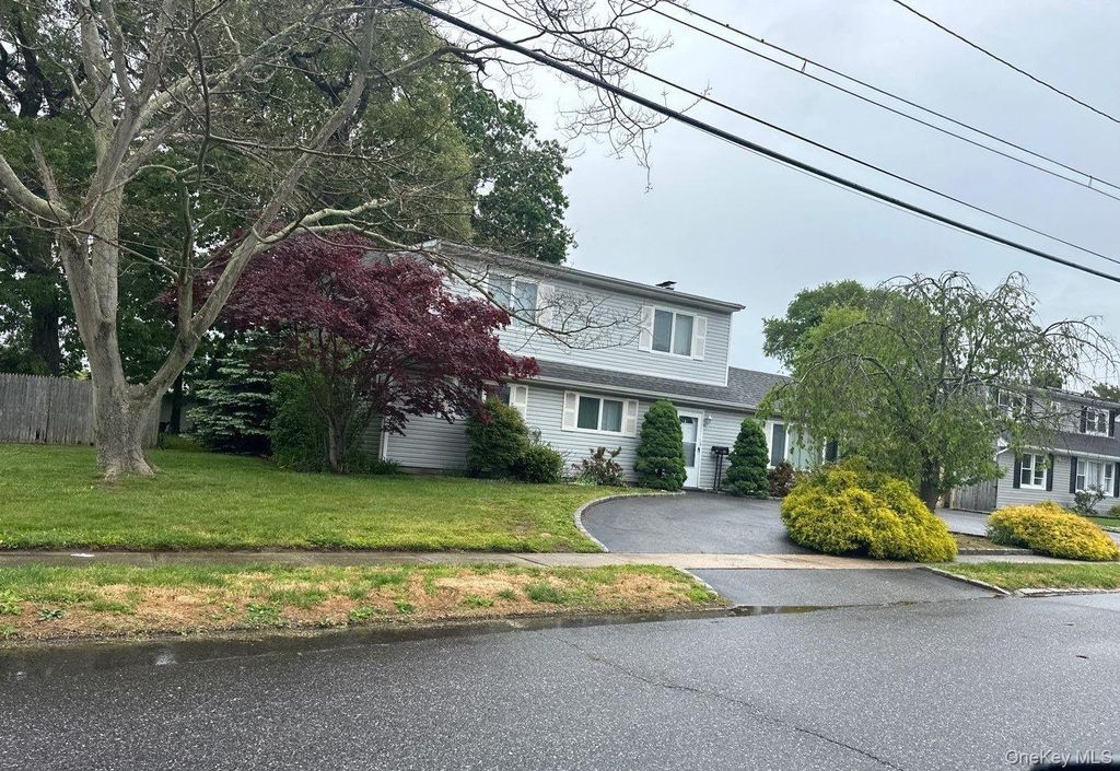 22 William Street, Copiague, NY 11726