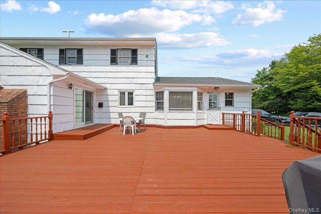 12 George Court, Miller Place, NY 11764
