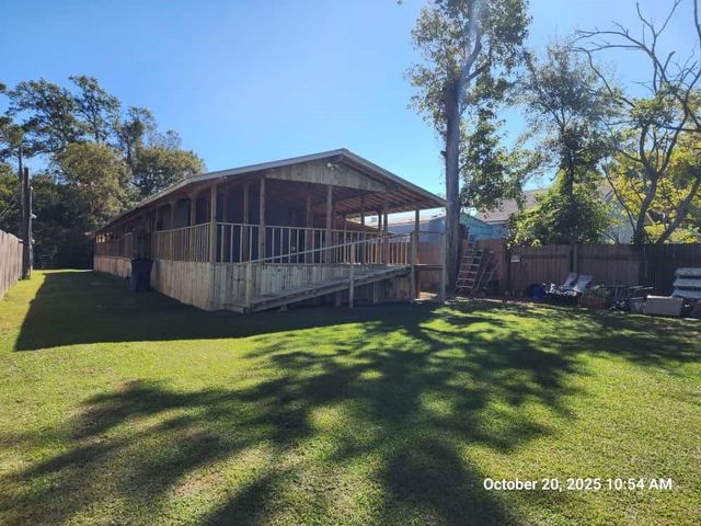 117 Henrietta Street, West Orange, TX 77630