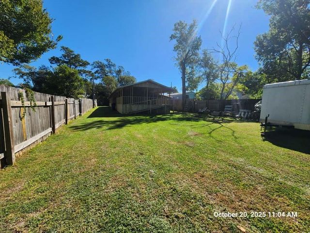 117 Henrietta Street, West Orange, TX 77630