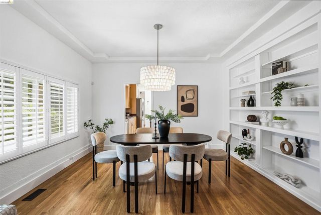 2237 Trafalgar Pl, Oakland, CA 94611