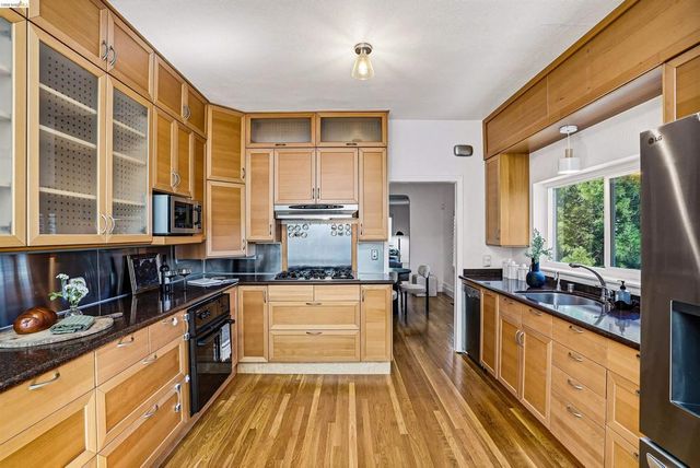 2237 Trafalgar Pl, Oakland, CA 94611