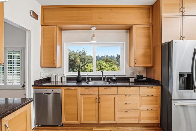 2237 Trafalgar Pl, Oakland, CA 94611