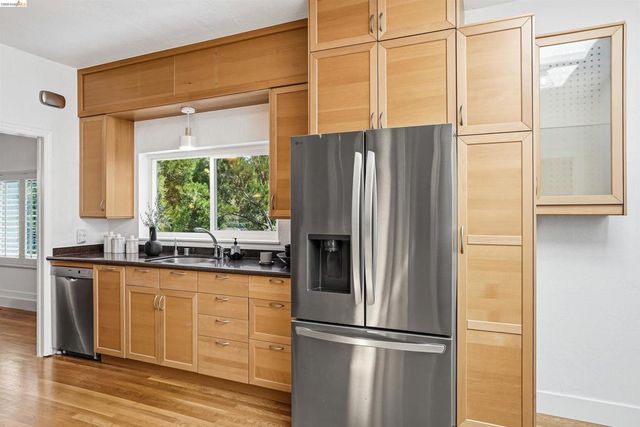 2237 Trafalgar Pl, Oakland, CA 94611